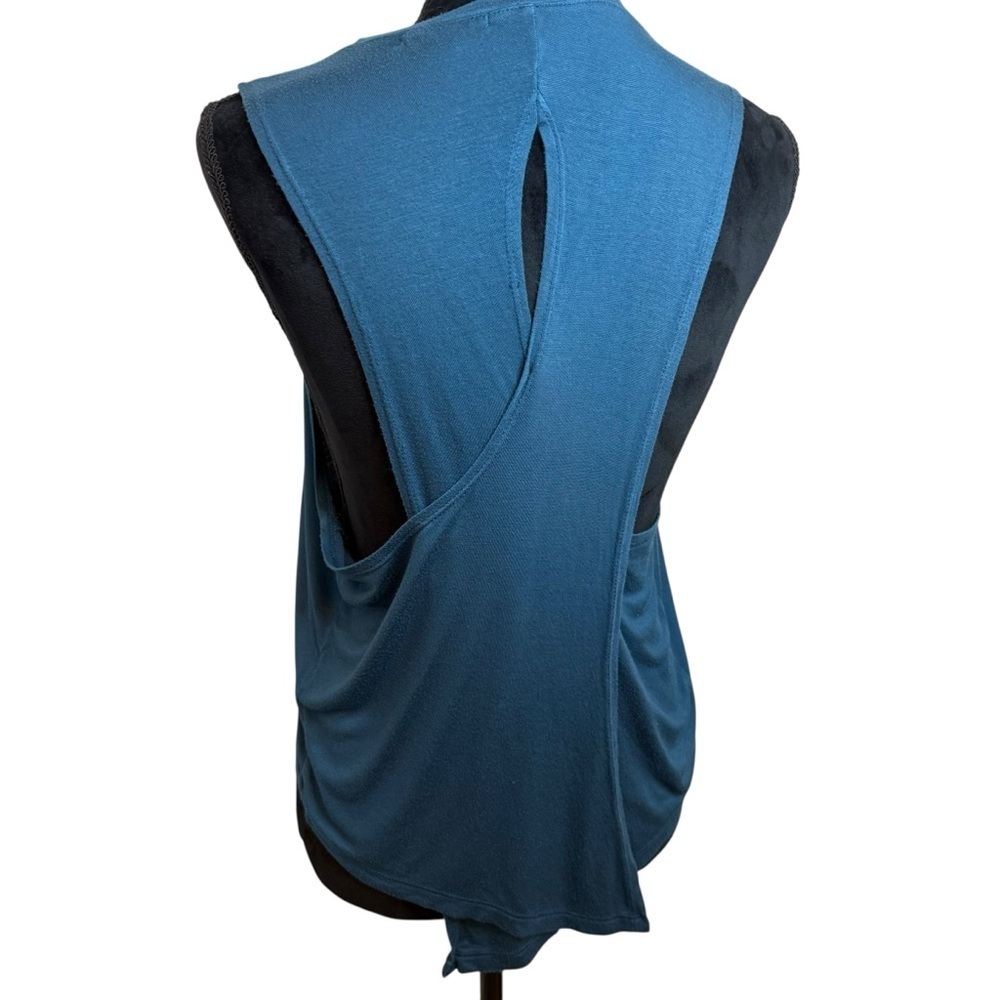 Beyond Yoga | Barre3 | Nocturnal Navy | Sleeveless Split Back Tank Top - Picture 4 of 6